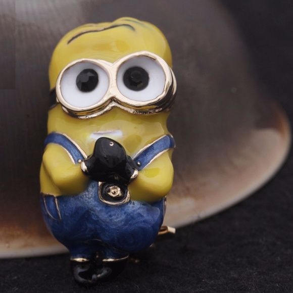 Jewelry - NEW Super Adorable Bob Minions Brooch